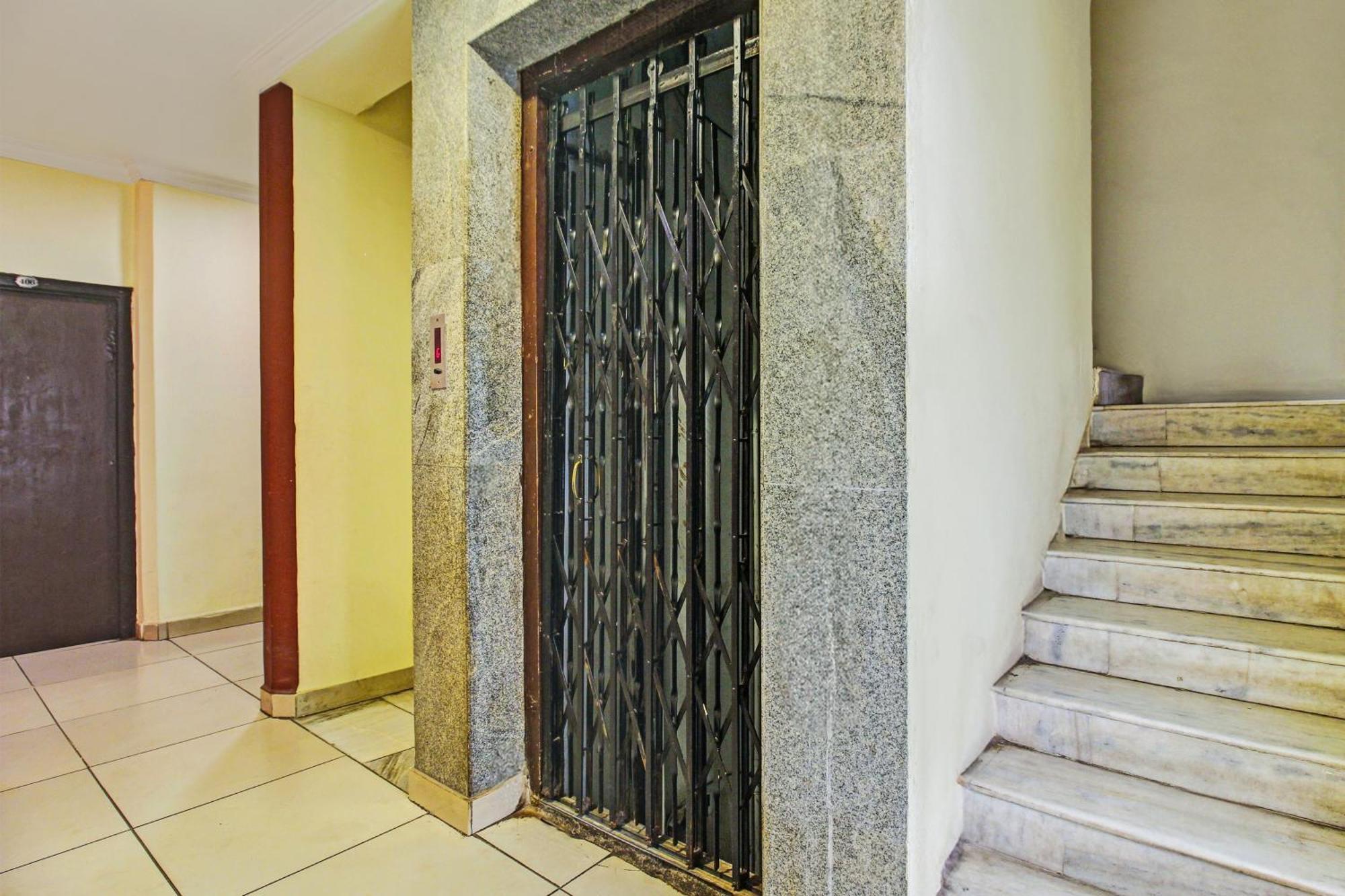 היידראבד Hotel O Ruma Near Nampally Railway Station מראה חיצוני תמונה